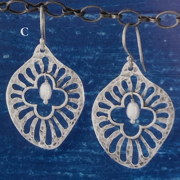 Silpada Jewelry - Silpada Sterling Silver & Pearl “Repose” Earrings